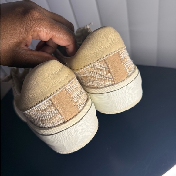 Women's Dolce Vita Zina Sneakers | size 7 | Wheat Raffia - Picture 5 of 6